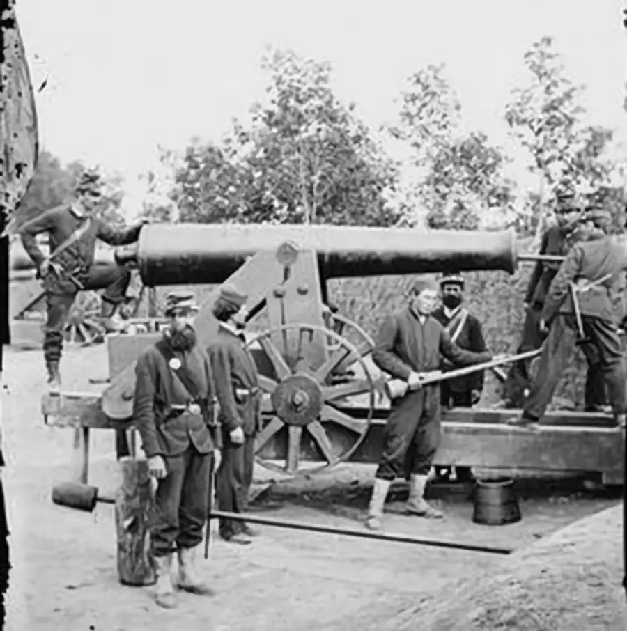 Civil War Cannon at Fort-Woodbury, Virginia